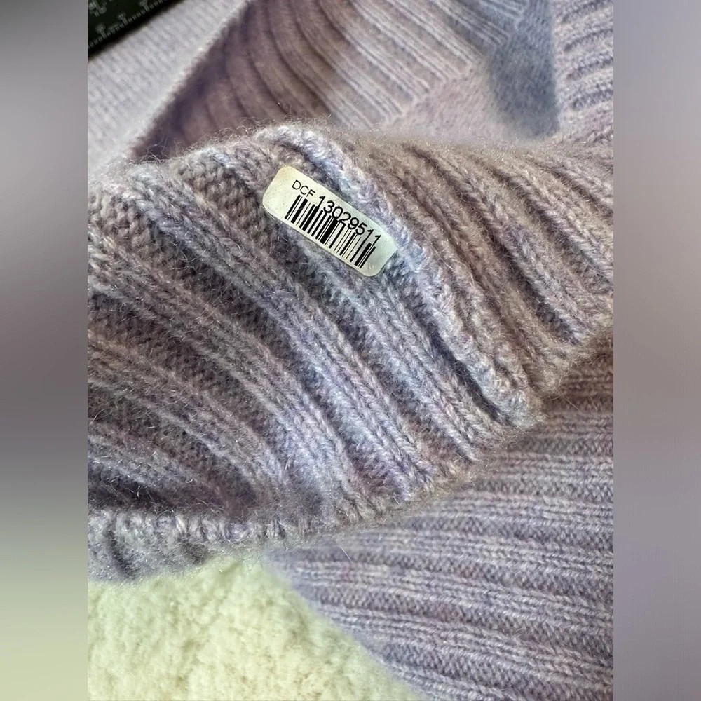 Aqua bloomingdale’s 100% Cashmere light purple sweater Small S Perfect condition - Picture 6 of 8